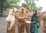 Peringatan HKN Diserahkan Berbagai Penghargaan Bidang Kesehatan 31 Peringatan HKN Diserahkan Berbagai Penghargaan Bidang Kesehatan
