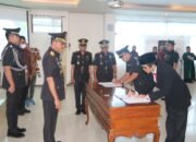 Kakanwil Kemenkumham Kalsel Lantik Pejabat Administrasi dan Notaris, Pesankan Integritas Sebagai Kunci! 21 Kakanwil Kemenkumham Kalsel Lantik Pejabat Administrasi dan Notaris, Pesankan Integritas Sebagai Kunci!