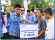 UPZ Bank Kalsel Bantu Dana Pasca Kebakaran kepada Usman