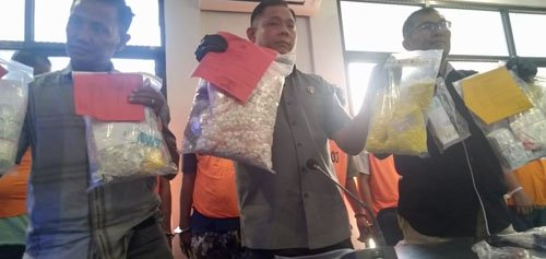 Polda Kalsel Operasi Pasar Sita 31.877 Butir Obat Terlarang 1 1 2 klm koba polda