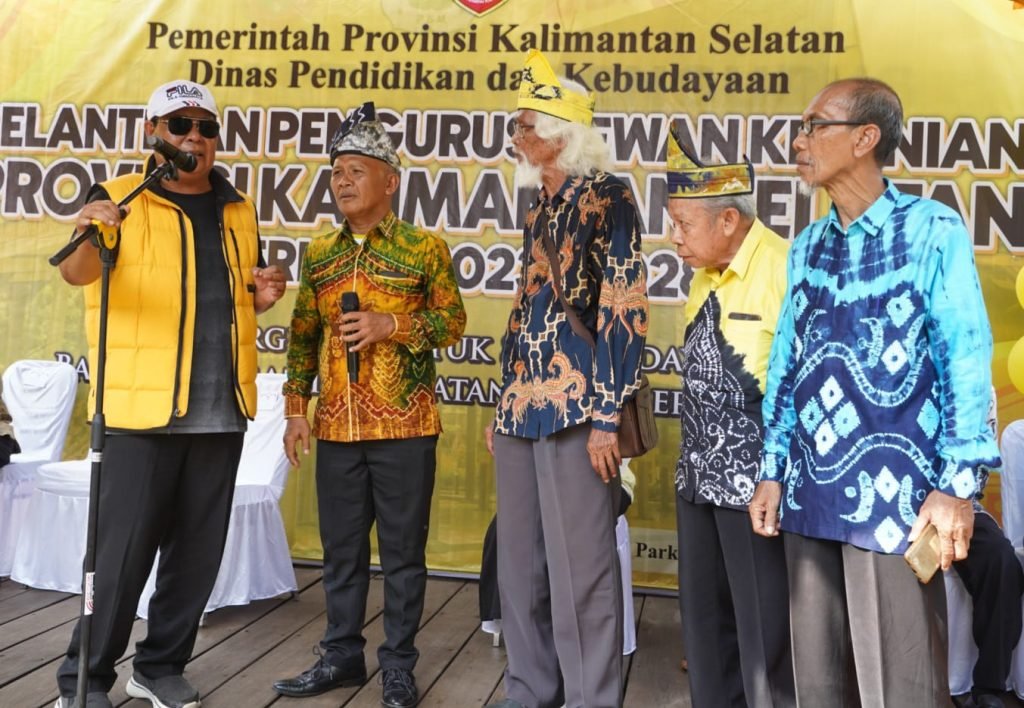 1 35 klm Kontrak Pemprov 17 Paman Birin hadiri hari guru