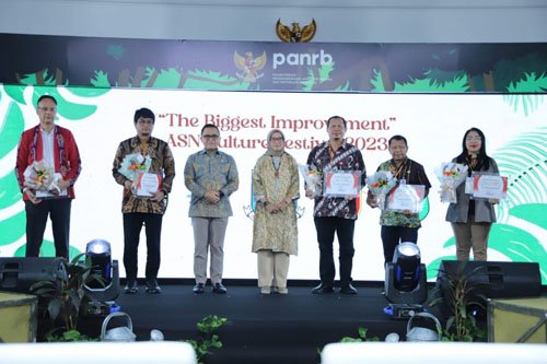 Ini Pesan Gubernur di Perayaan Natal Pemprov, DAD dan PGIW Kalteng 1 1 35 klm Kontrak Pemprov 21 Paman Birin raih penghargaan tertinggi