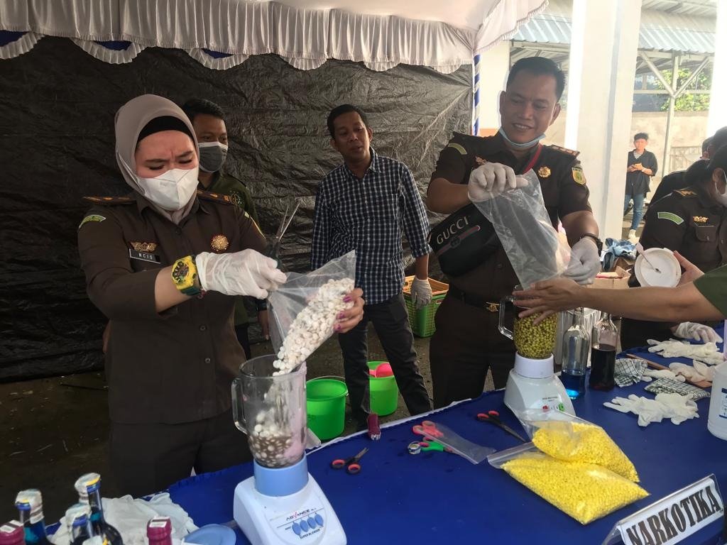 6 FOTO HL Kejari Musnah Barbuk 3klm