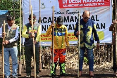 Pj Bupati Bersama Dayak Meratus Tapin Manugal Banih Patawungan 1 Hal 12 Tapin 35 klm 11