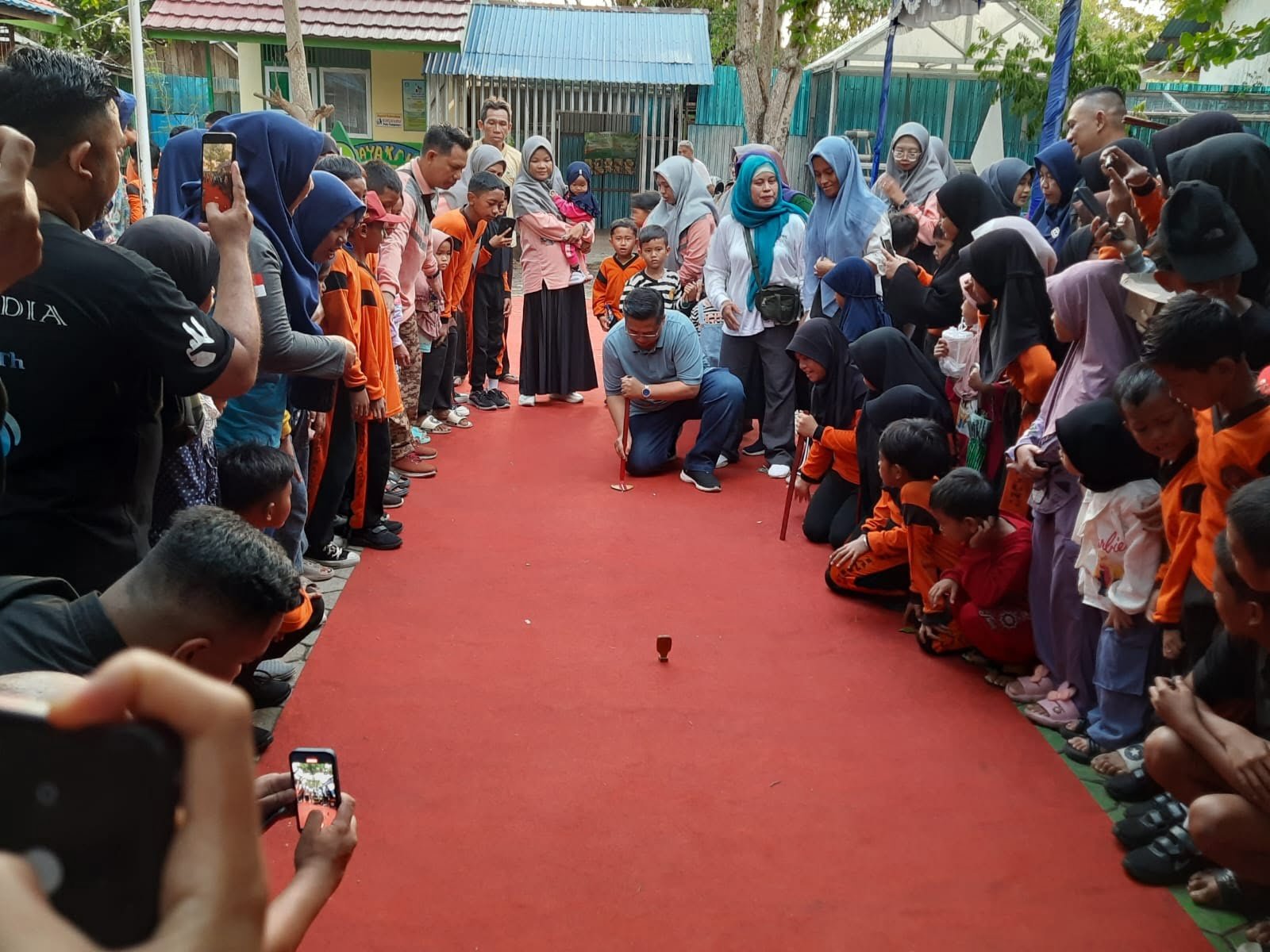 Kampung Bermain, Solusi Tekan Kenakalan Remaja 1 Hal 9 3 Klm KOntrak 1