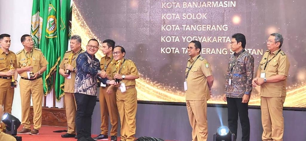 Prestasi Terbaik Banjarmasin “Kota Sangat Inovatif” 3 Hal 9 7 KLm Kontrak 2 Gabung 1