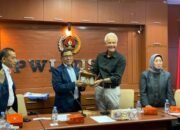 Capres Ganjar Pranowo Sambangi PWI Pusat: “Pers Harus Luruskan Informasi Yang Bengkok”