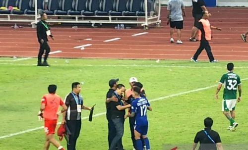 CEO PSIS Semarang Terluka Saat Ricuh Penonton, Persija Ditahan Imbang Persita 1-1 1 IMG 20231204 WA0006 e1701654336714