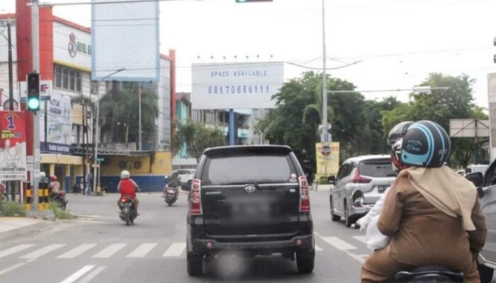 Tips #Cari_Aman Berkendara saat Melewati Persimpangan yang Lampu Lalu Lintasnya Tidak Menyala