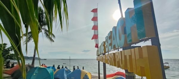 Glam Camp Jhonlin di Objek Wisata Pantai Teluk Tamiyang 1 WhatsApp Image 2023 12 11 at 09.08.08 2 e1702268042542