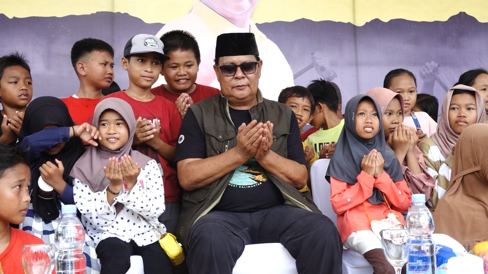 1 35 klm Kontrak Pemprov 28 Lomba jukung piala Paman Birin scaled