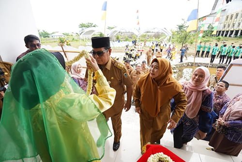 SMAN Banua Banyak Prestasi Lahirkan Alumni Hebat Bikin Bangga Paman Birin 1 1 utama 5 klm 4 cm Kontrak Pemprov 29 Paman Birin hadiri syukuran SMAN Banua Kalsel