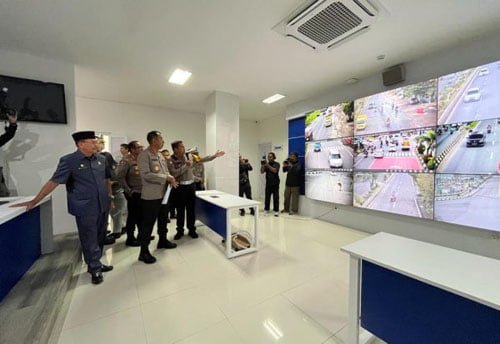 6 FOTO HL Kapolda Kalsel Resmikan Gedung RTMC dan SBST 3klm