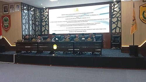 Foto lensa DPRD kota2