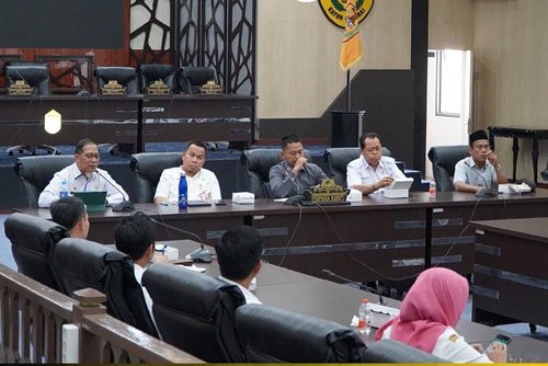 Foto lensa DPRD kota3