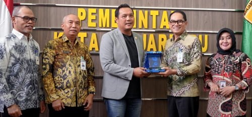 Aditya Mufti Ariffin Terima Audensi DK Bank Kalsel 1 Hal 10 3 KLm BJB 2 3