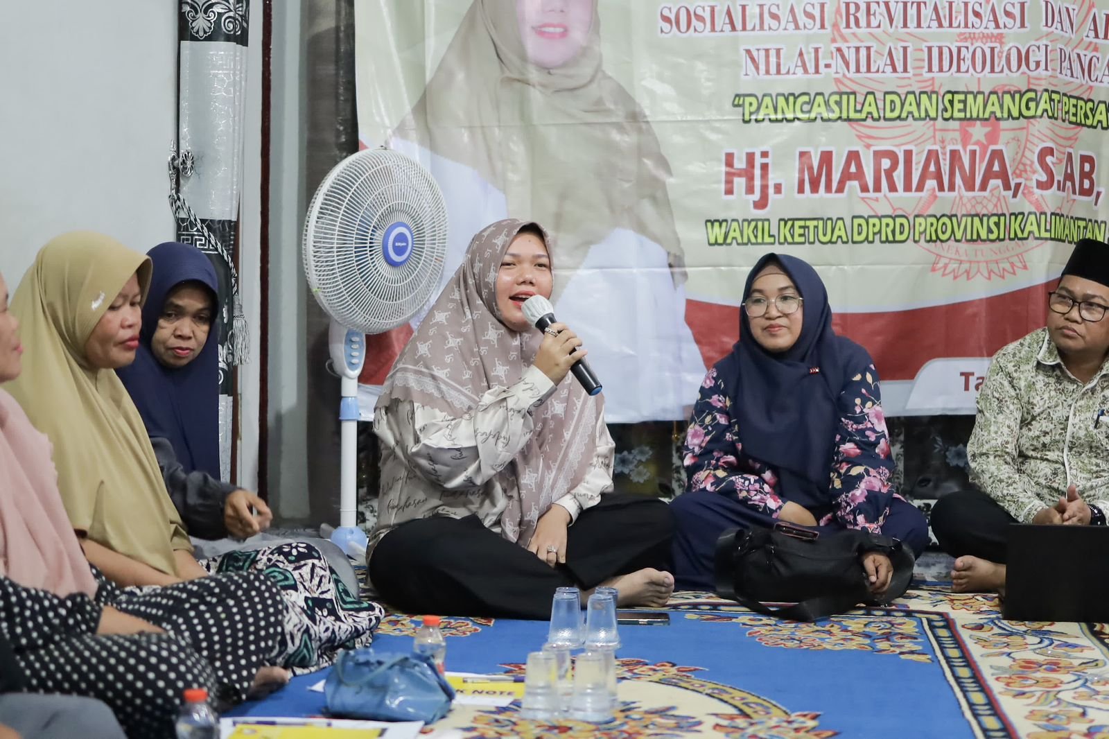 Hj Mariana Pupuk Semangat Persatuan dan Jaga Nilai–Nilai Pancasila 1 Hal 10 3 Klm Mariana