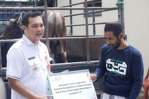 Wali Kota Banjarbaru, Aditya Serahkan Bantuan Tenda Kursi Warga Liang Anggang 3 Hal 10 7 KLm Gabung 2