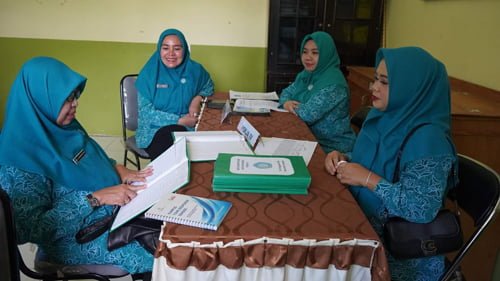 Hal 12 HSS 1 3 klm 10