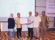 Eksekutif dan Legislatif Sepakati Rancangan Awal RPJPD Kabupaten Tapin 2025-2045 32 Eksekutif dan Legislatif Sepakati Rancangan Awal RPJPD Kabupaten Tapin 2025-2045