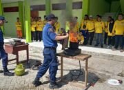 Relawan Ikuti Pelatihan Pemadam Kebakaran-Perlindungan Diri