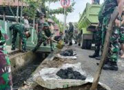 Prajurit TNI AD Bersihkan Selokan Cegah Banjr dan DBD 18 Prajurit TNI AD Bersihkan Selokan Cegah Banjr dan DBD