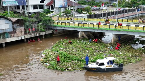 Hal 9 4 Klm Pembersihan Enceng Gondok