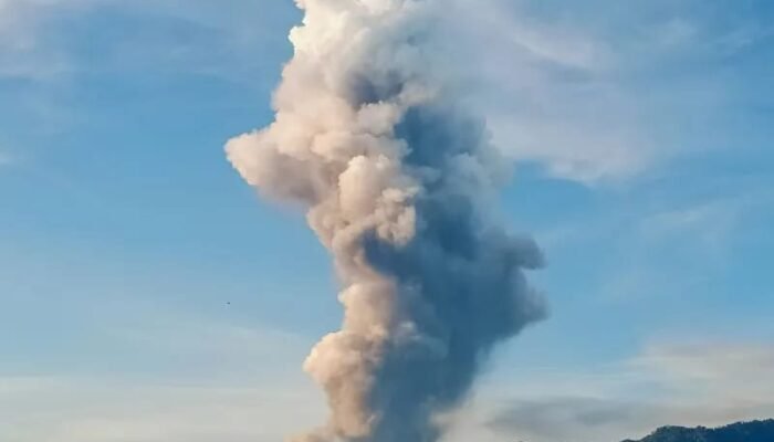 Gunung Dukono Maluku Utara Meletus, Lontarkan Abu Setinggi 4.000 Meter