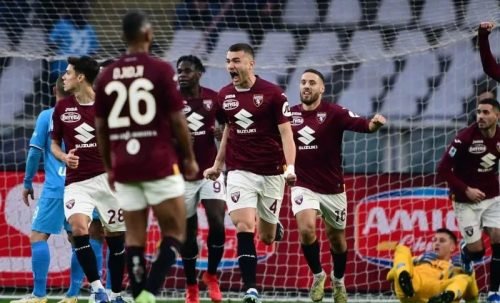 Suporter Napoli Lempari Suar Usai Timnya Ditaklukkan Torino 0-3 1 IMG 20240108 WA0012 e1704677968766