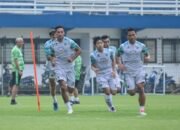 Pemain Persib Latihan Feeling Ball dan Aerobik 34 Pemain Persib Latihan Feeling Ball dan Aerobik