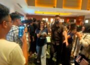 Liana Puas Walau Pun Hanya Bisa Mengambil Foto dan Lambaikan Tangan ke Zee JKT 48 dan Arbani 30 Liana Puas Walau Pun Hanya Bisa Mengambil Foto dan Lambaikan Tangan ke Zee JKT 48 dan Arbani