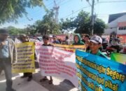 Kontraktor Keluhkan Keterlambatan Pembayaran, Disuarakan KMPIB Kalsel dan Koalisi ke Kejati 28 Kontraktor Keluhkan Keterlambatan Pembayaran, Disuarakan KMPIB Kalsel dan Koalisi ke Kejati