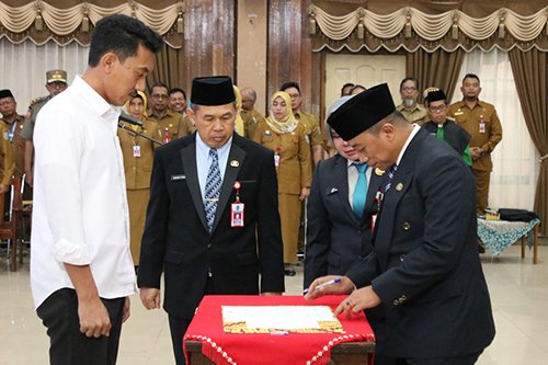 1 3 klm Kontrak Martapura 12 Lantik pejabat