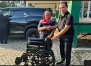 Penyandang Disabilitas Dapat Kursi Roda Dari Zairullah