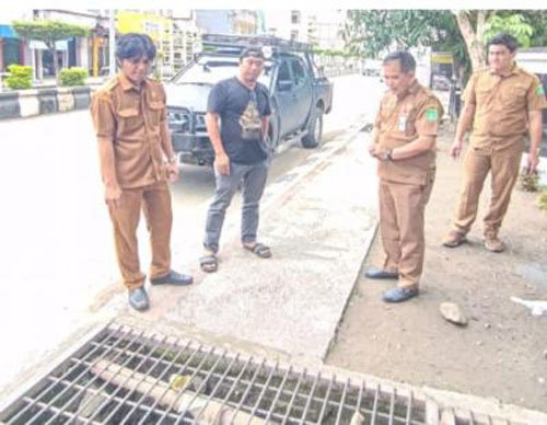 Said Ismail Alydrus Tinjau Drainase Penyebab Banjir 1 Hal 7Tanbu Adv 4 klm