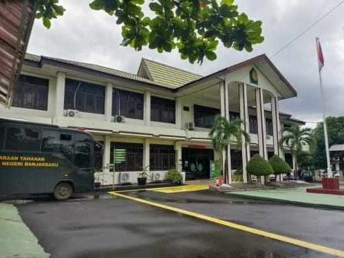 Tergugat tak Hadir, Sidang Almas dan Denny Indrayana Akhirnya Ditunda 1 IMG 20240206 WA0034 e1707227764329