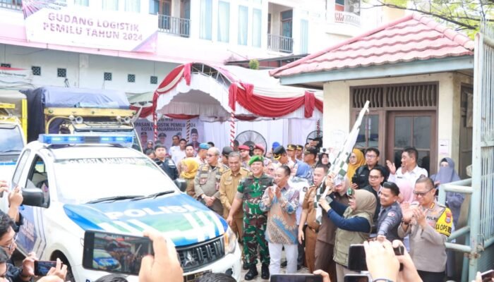 Polresta Banjarmasin Kawal Pendistribusian Kotak Suara ke Lima Kecamatan