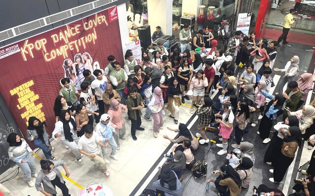 Kpop Noraebang dan Dance Cover Competition Trio Motor Perintis