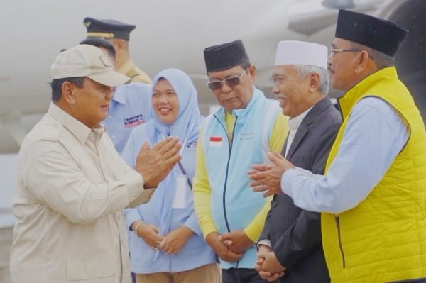Guru Wildan Imbau Warga Kalsel Ciptakan Pemilu Damai dan Pilih Prabowo 1 WhatsApp Image 2024 02 08 at 19.15.06 e1707405945891