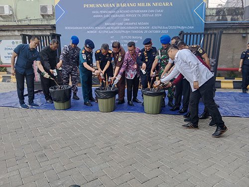 Bea Cukai Musnahkan Barang Hasil Penindakan Senilai Rp7,5 M 1 8 2klm musnah