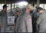 Sekda Banjarbaru Pimpin Pembongkaran Kandang Babi 13 Sekda Banjarbaru Pimpin Pembongkaran Kandang Babi