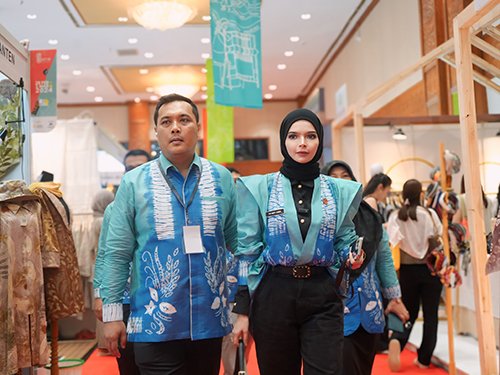 Aditya Terima Penghargaan Pendukung Pengelolaan Zakat Terbaik 1 Hal 10 7 KLm BJB 1 Gabung