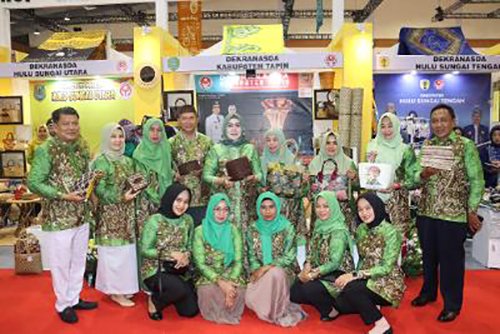 Inacraft 2024Tapin Tampilkan Hasil Kerajinan Tangan Kopiah Jangang dan Kain Sasirangan 1 Hal 12 Tapin 35 klm