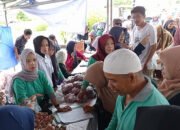 Sediakan Bapokting, Warga Tatah Makmur Serbu Pasar Murah