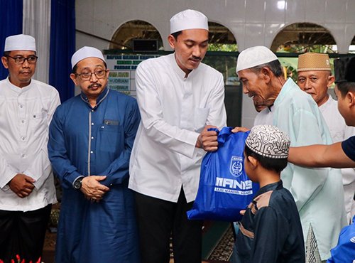 Hal 16 4 KLm Martapura Berbuka bersama