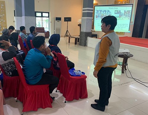 Hal 9 3 KLm Martapura Wisata religi