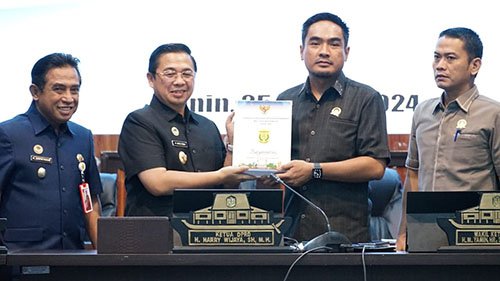 DPRD Banjarmasin Terima LKPJ Walikota 2023 1 Hal 9 3 Klm LKPJ