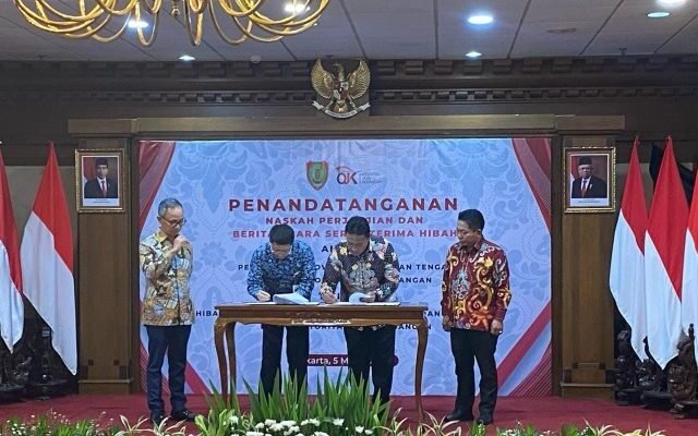 Wagub Edy Pratowo dan Ketua Dewan Komisioner OJK RI Tandatangi NPHD BAST Barang Milik Pemerintah Kalteng