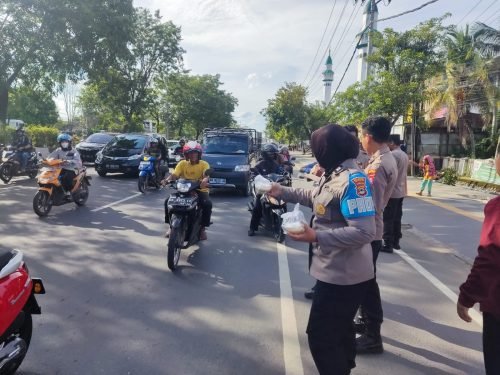 Polsek Banjarmasin Timur Berbagi Takjil 1 IMG 20240314 WA0029 e1710422630759