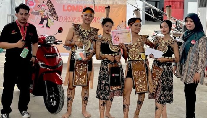 Lomba Tari Dayak di Teladan Baru Sampit